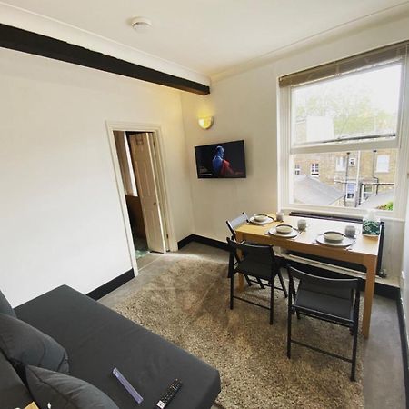 Complete 1 Bedroom Apartment With Wi-Fi, Kitchen, Tv In Heart Of Chiswick, London Eksteriør bilde