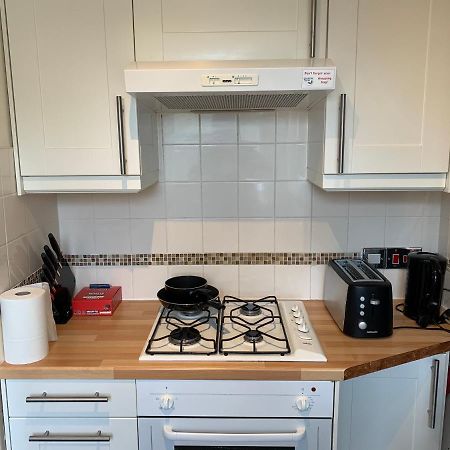 Complete 1 Bedroom Apartment With Wi-Fi, Kitchen, Tv In Heart Of Chiswick, London Eksteriør bilde