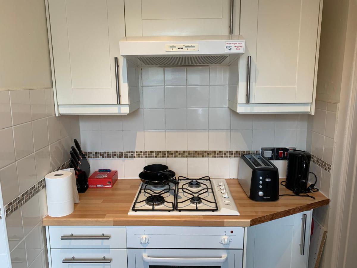Complete 1 Bedroom Apartment With Wi-Fi, Kitchen, Tv In Heart Of Chiswick, London Eksteriør bilde