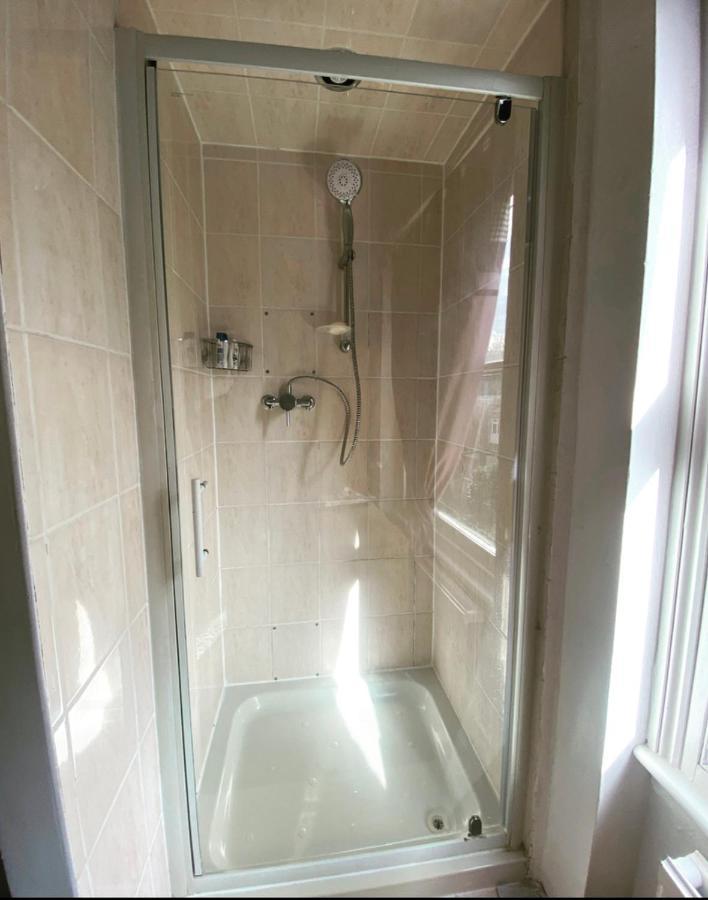 Complete 1 Bedroom Apartment With Wi-Fi, Kitchen, Tv In Heart Of Chiswick, London Eksteriør bilde