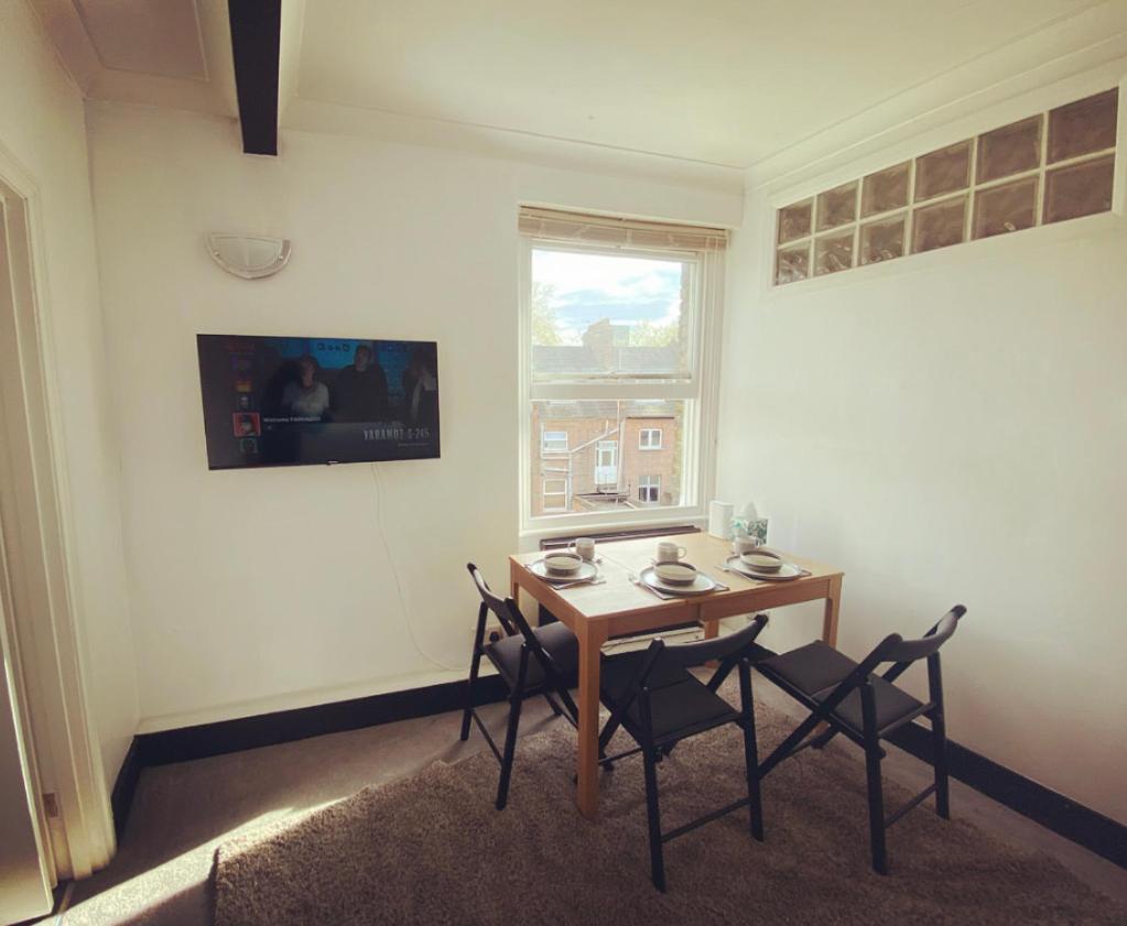 Complete 1 Bedroom Apartment With Wi-Fi, Kitchen, Tv In Heart Of Chiswick, London Eksteriør bilde