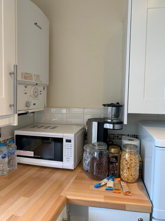 Complete 1 Bedroom Apartment With Wi-Fi, Kitchen, Tv In Heart Of Chiswick, London Eksteriør bilde