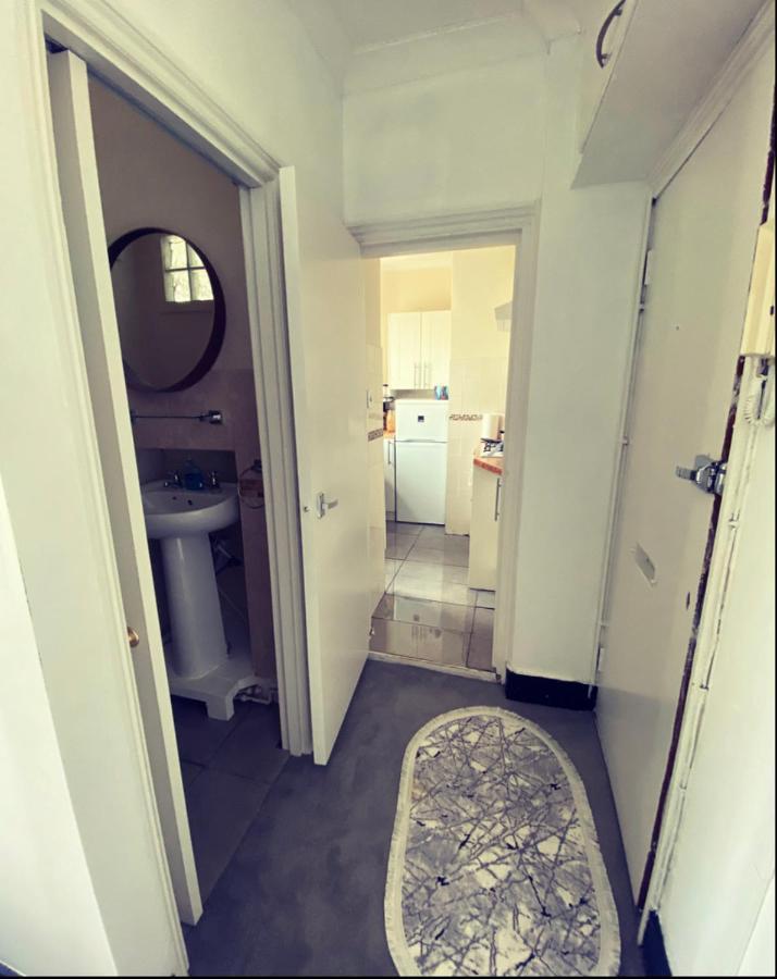 Complete 1 Bedroom Apartment With Wi-Fi, Kitchen, Tv In Heart Of Chiswick, London Eksteriør bilde